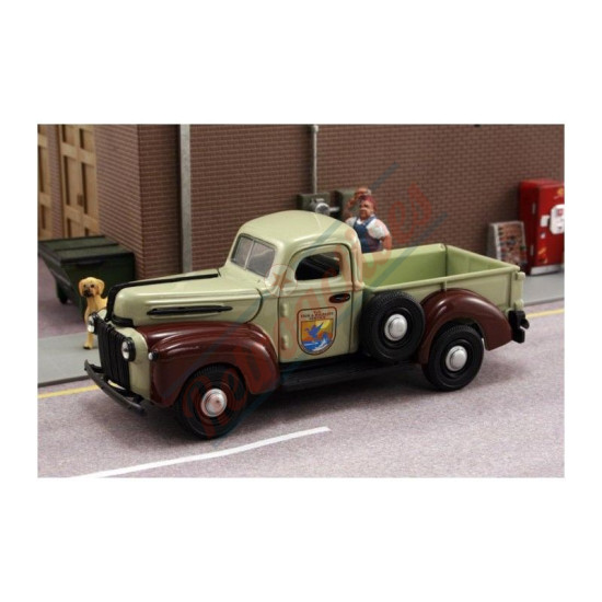 Gearbox Toys U.S. Fish and Wildlife Service -1942 Ford Pickup-Great Outdoors Series